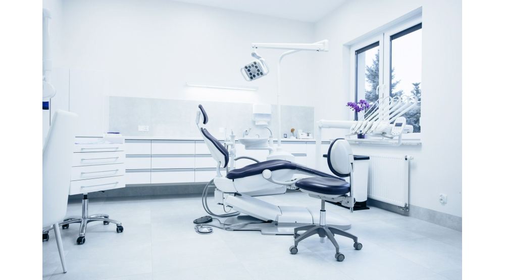 Preparaty dezynfekcyjne do gabinetu stomatologicznego: jakie wybrać i jak stosować? 